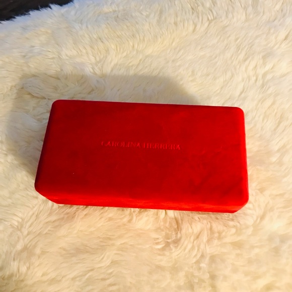 Carolina Herrera Red Velvet Glass Case - Picture 3 of 8